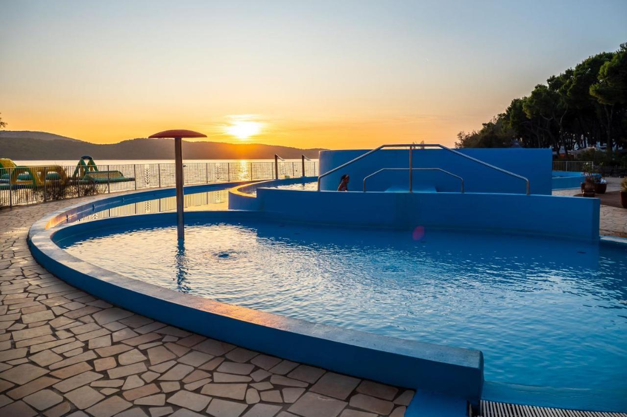 Mediteran Travel Mobile Homes Solaris Brodarica  Ngoại thất bức ảnh