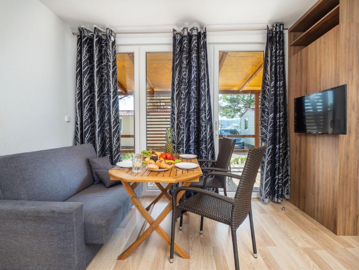 Mediteran Travel Mobile Homes Solaris Brodarica  Ngoại thất bức ảnh